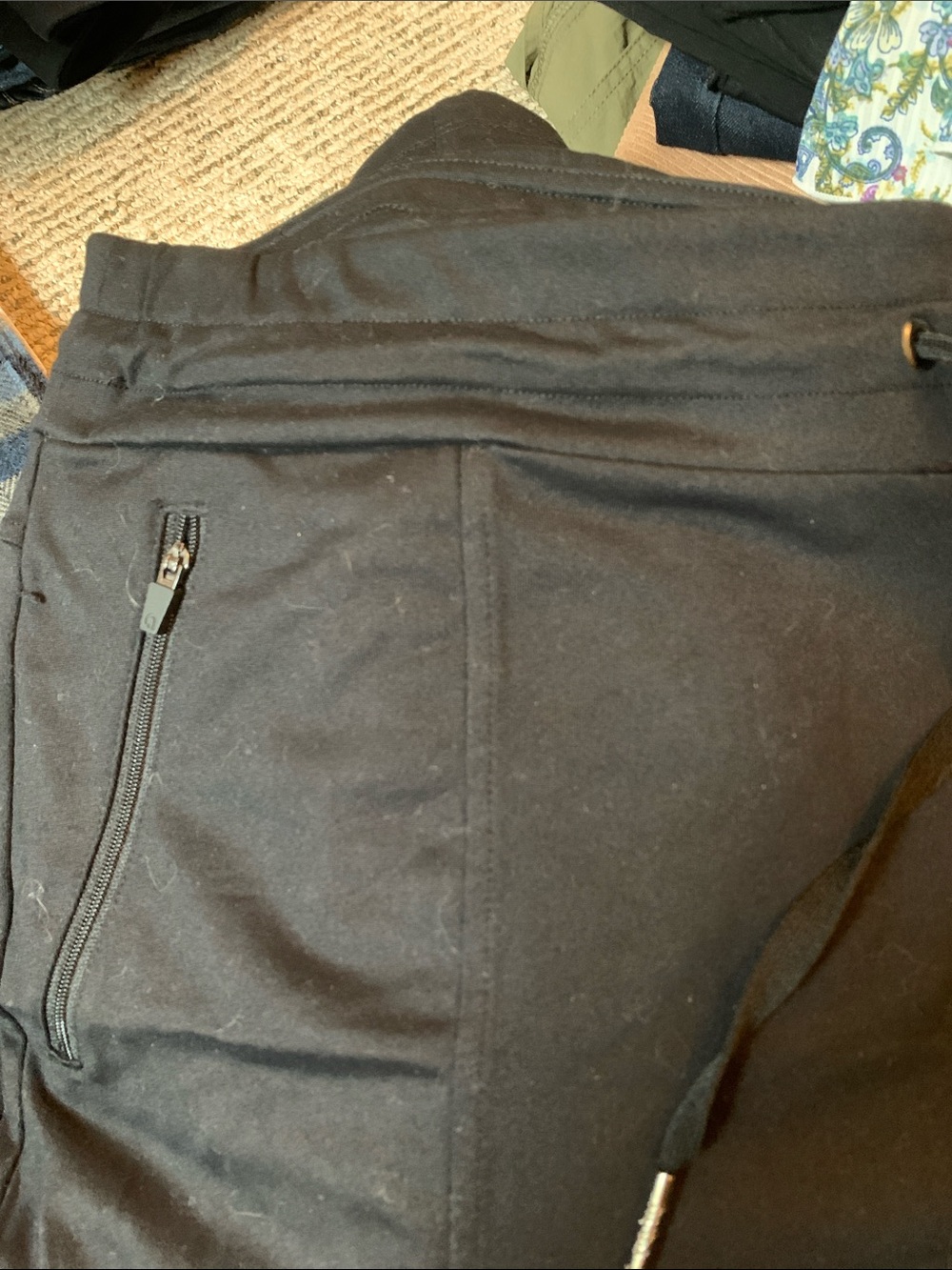 Reitmans Black Drawstring Capris with Zip Pocket Detail